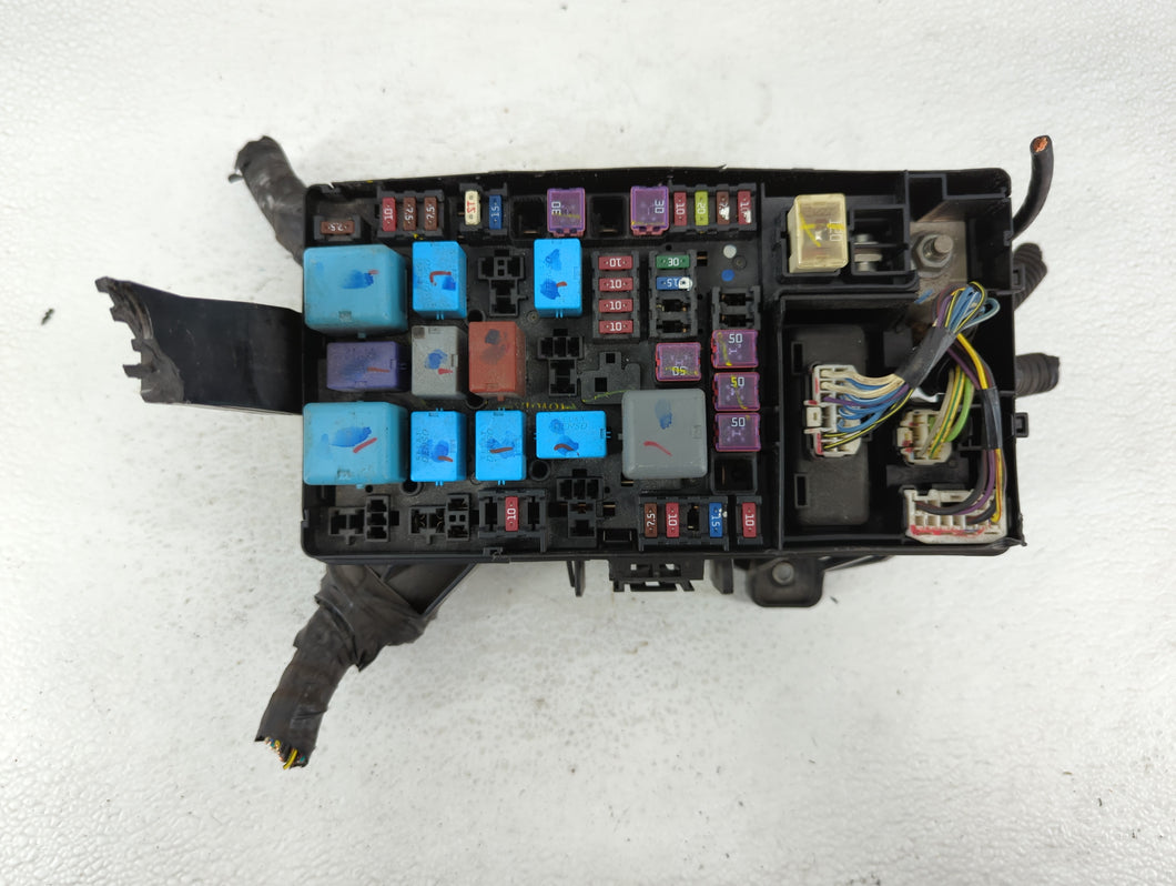 2005-2011 Toyota Tacoma Fusebox Fuse Box Panel Relay Module P/N:00136016092 Fits Fits 2005 2006 2007 2008 2009 2010 2011 OEM Used Auto Parts