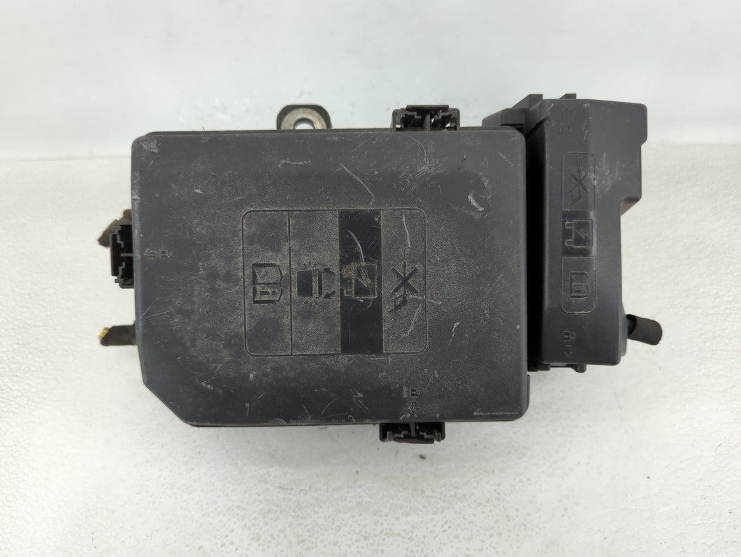 2018-2022 Chevrolet Equinox Fusebox Fuse Box Panel Relay Module P/N:84582317 Fits Fits 2018 2019 2020 2021 2022 OEM Used Auto Parts