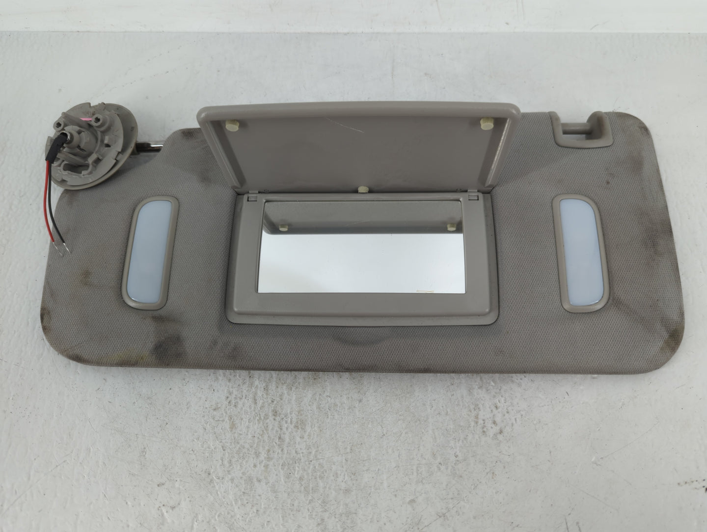 2017 Chevrolet Traverse Sun Visor Shade Replacement Driver Left Mirror Fits OEM Used Auto Parts - Oemusedautoparts1.com