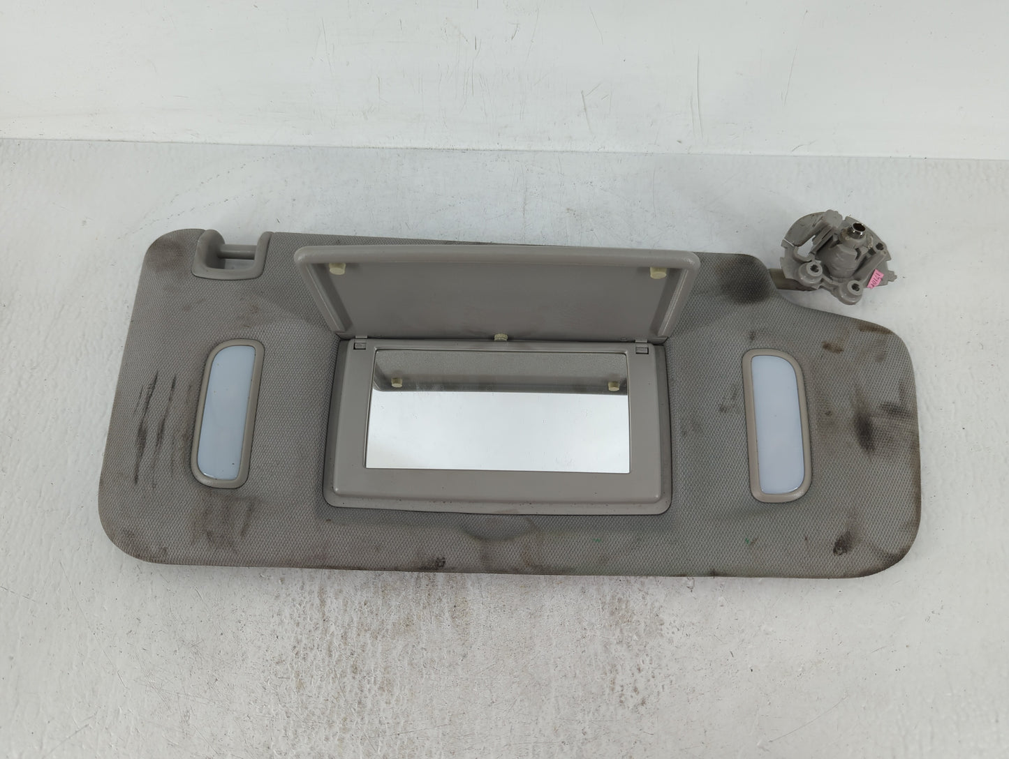 2017 Chevrolet Traverse Sun Visor Shade Replacement Passenger Right Mirror Fits OEM Used Auto Parts - Oemusedautoparts1.com