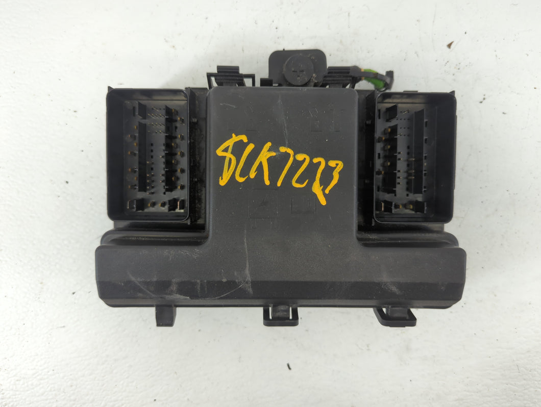 2017-2020 Ford Fusion Fusebox Fuse Box Panel Relay Module P/N:HG9T14D068AD_01 Fits Fits 2017 2018 2019 2020 OEM Used Auto Parts