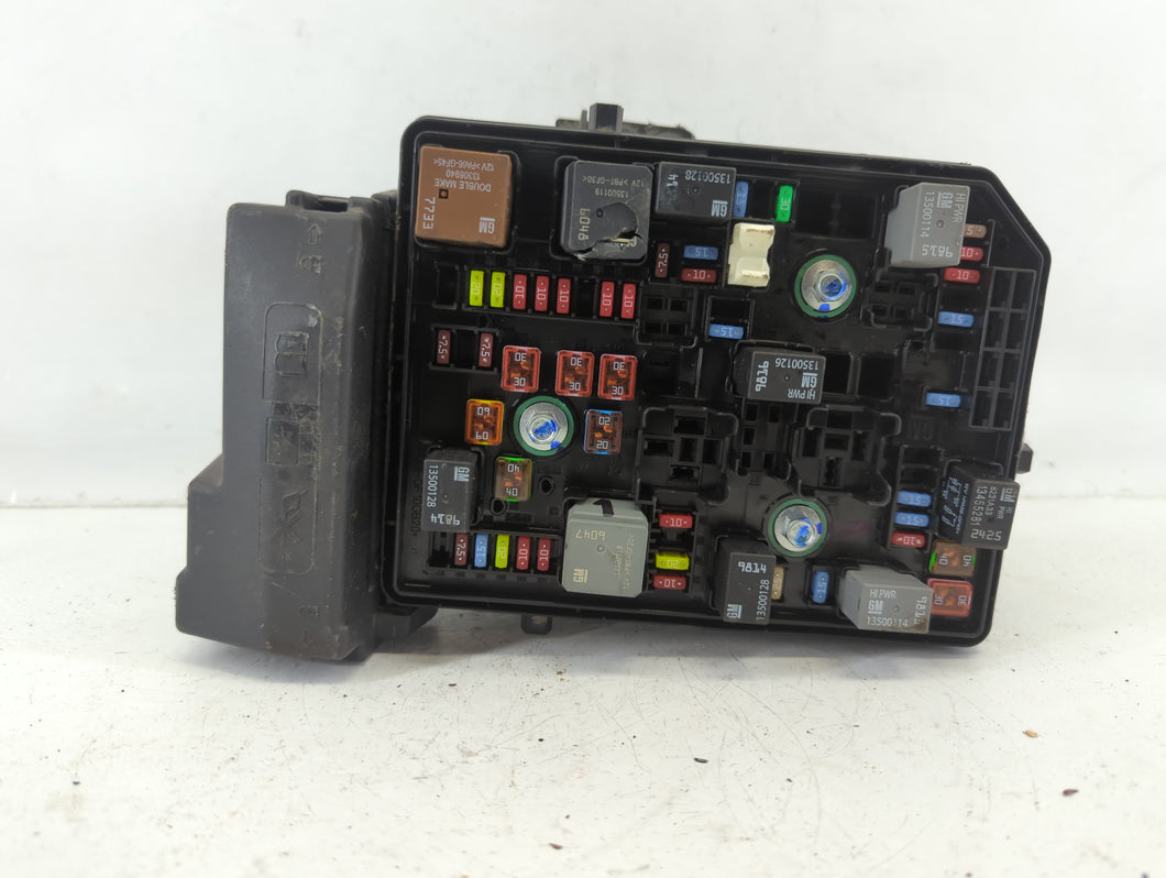 2018-2022 Chevrolet Equinox Fusebox Fuse Box Panel Relay Module P/N:84582317 812461952 Fits Fits 2018 2019 2020 2021 2022 OEM Used Auto Parts