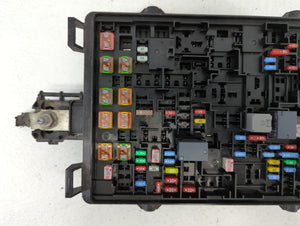 2019 Chevrolet Suburban 1500 Fusebox Fuse Box Panel Relay Module P/N:718845576 84114437 Fits Fits 2015 2016 2017 2018 2020 OEM Used Auto Parts