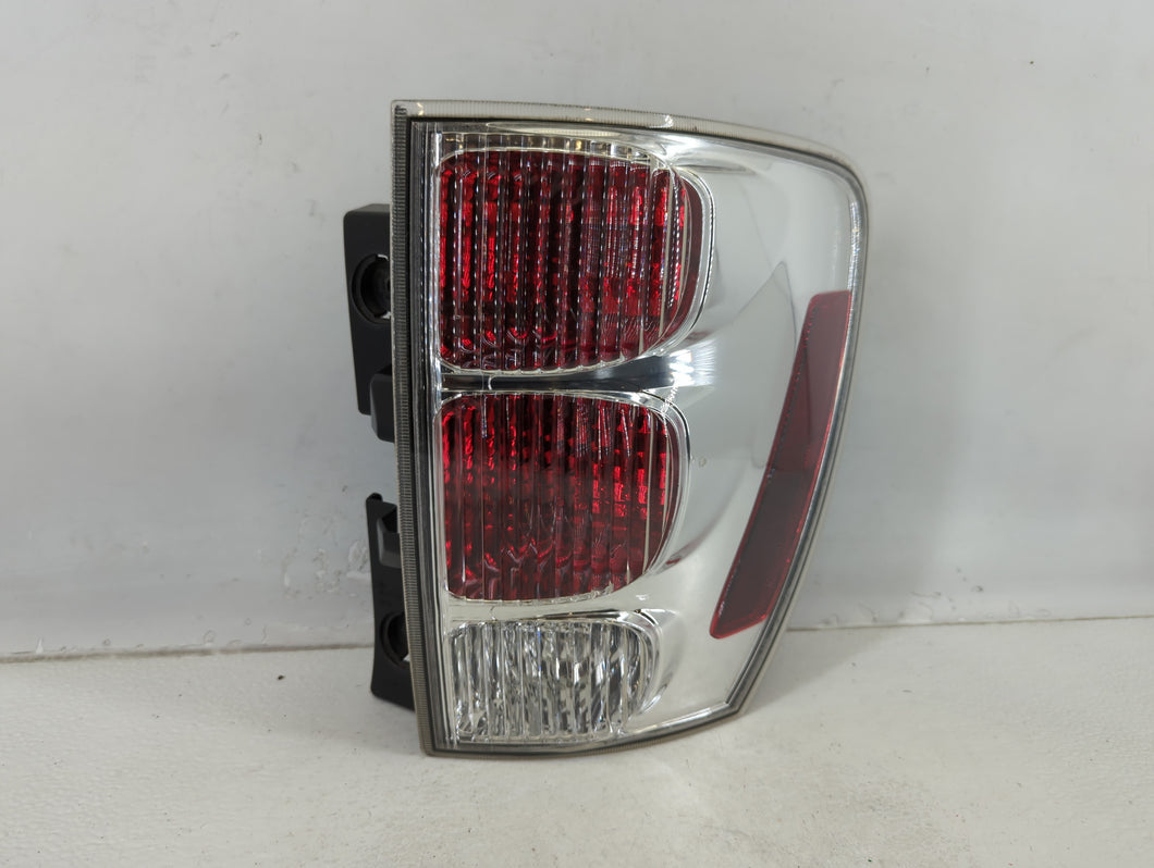 2005-2009 Chevrolet Equinox Tail Light Assembly Passenger Right OEM P/N:eP21/5W a#2057, 5480779 Fits Fits 2005 2006 2007 2008 2009 OEM Used Auto Parts