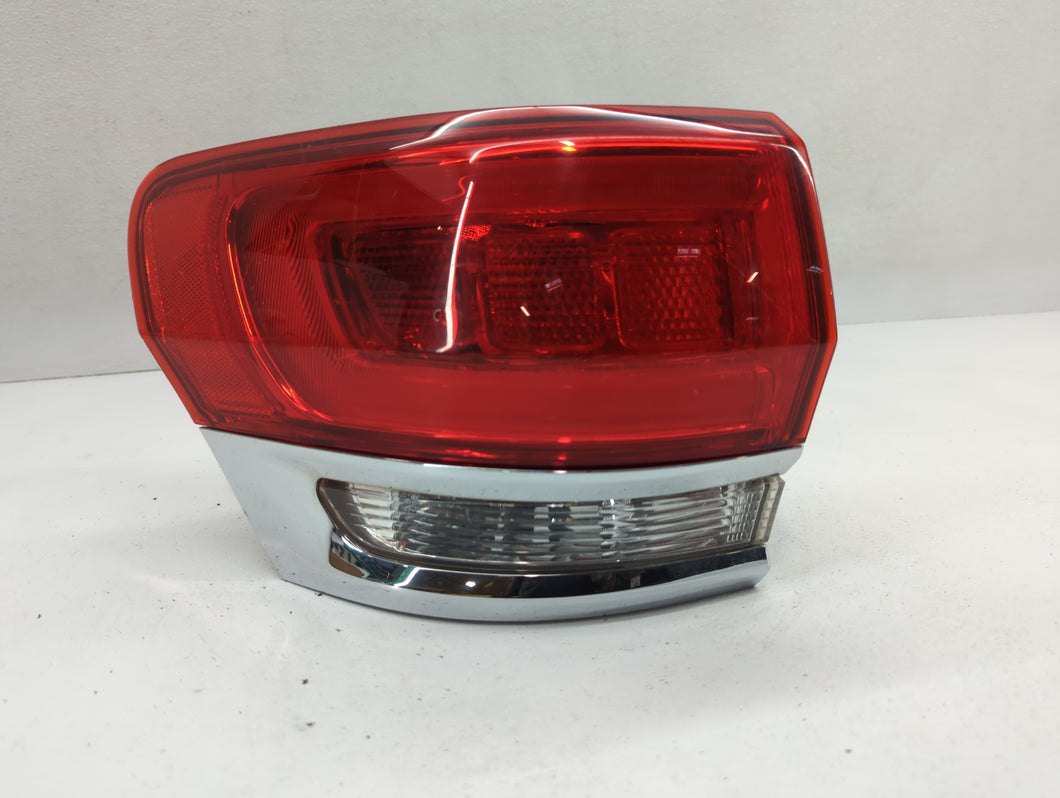 2015-2021 Jeep Grand Cherokee Tail Light Assembly Driver Left OEM P/N:P68110017AE Fits Fits 2015 2016 2017 2018 2019 2020 2021 OEM Used Auto Parts