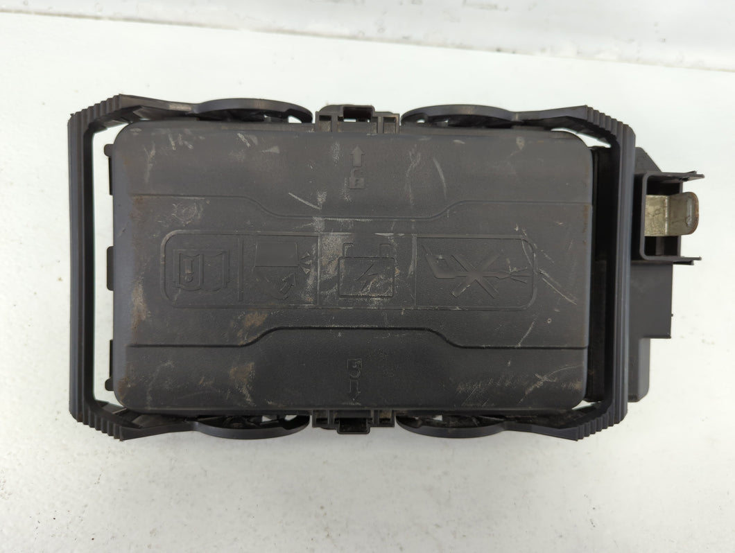 2019-2021 Chevrolet Malibu Fusebox Fuse Box Panel Relay Module P/N:84586305_02 Fits Fits 2019 2020 2021 OEM Used Auto Parts