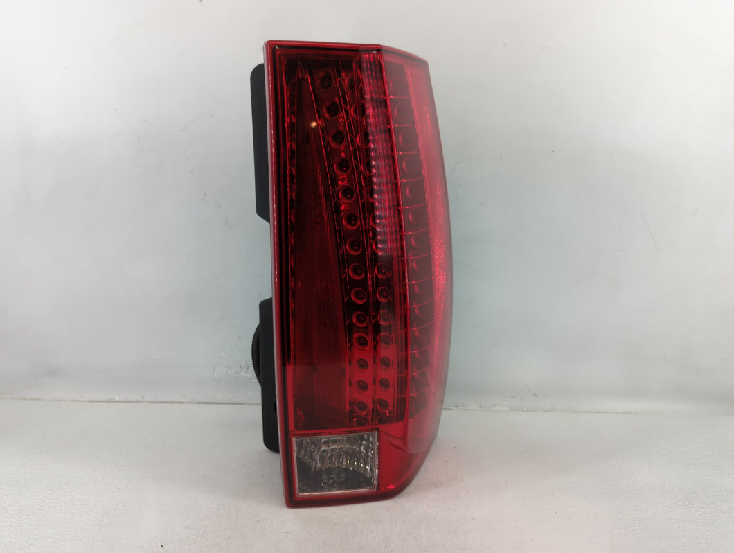 2007-2014 Cadillac Escalade Tail Light Assembly Passenger Right OEM P/N:25895483 Fits Fits 2007 2008 2009 2010 2011 2012 2013 2014 OEM Used Auto Parts