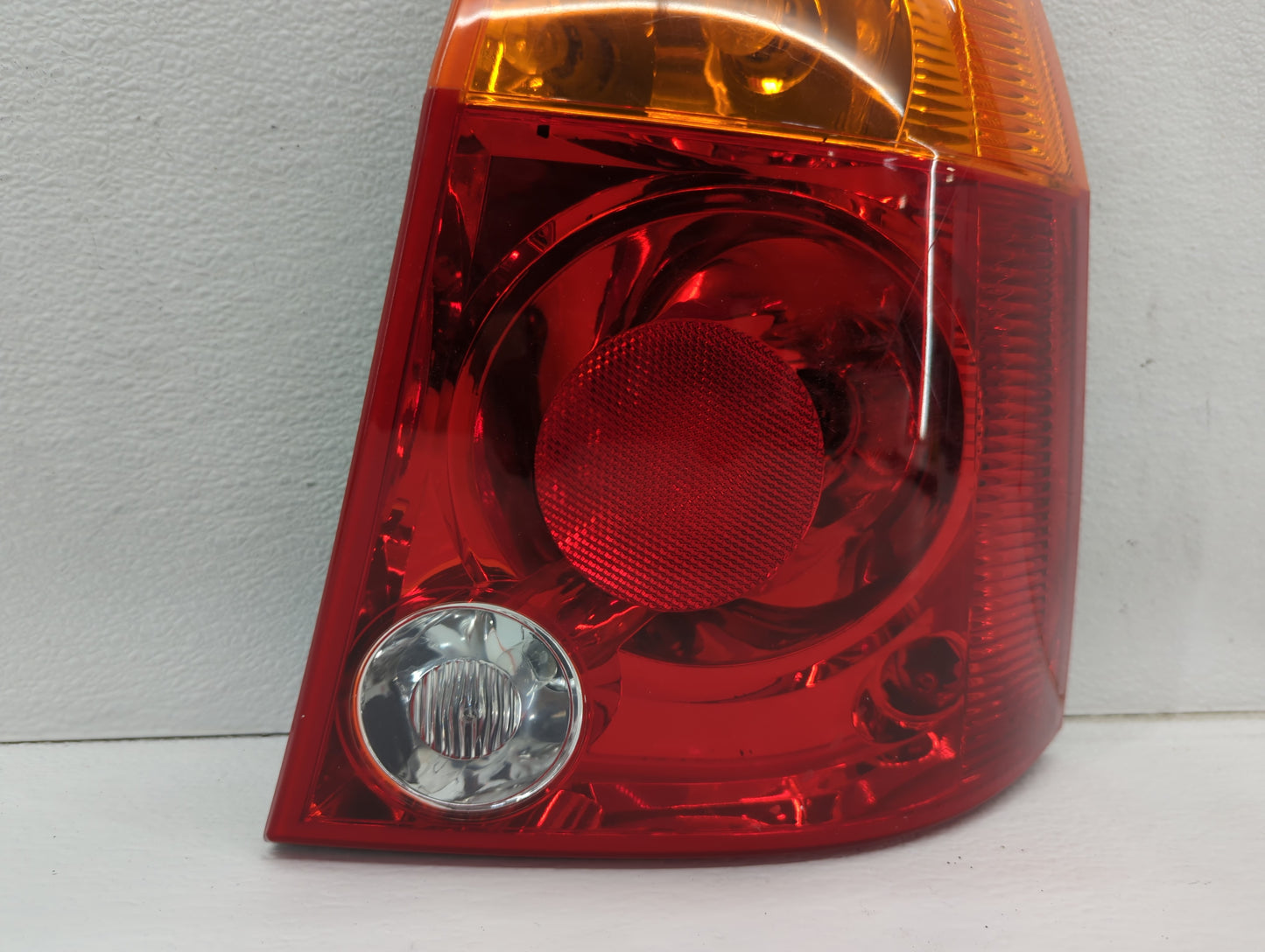 2004 Chrysler Pacifica Tail Light Assembly Driver Left OEM P/N:01510105 Fits OEM Used Auto Parts - Oemusedautoparts1.com