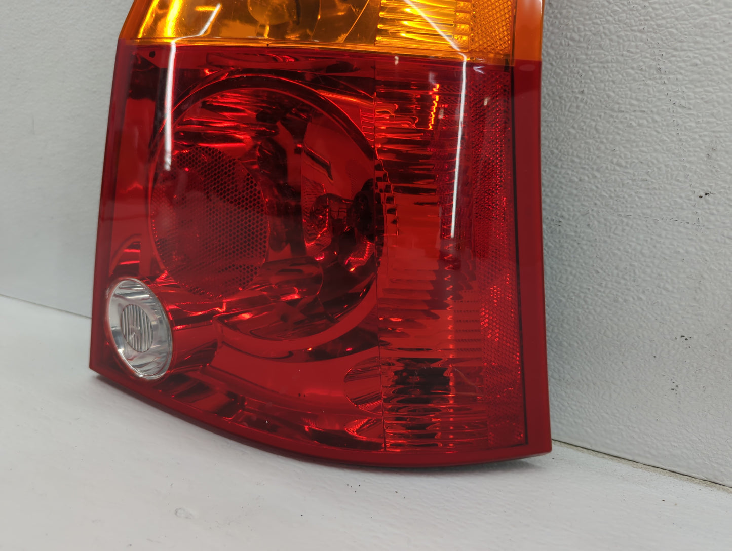 2004 Chrysler Pacifica Tail Light Assembly Driver Left OEM P/N:01510105 Fits OEM Used Auto Parts - Oemusedautoparts1.com