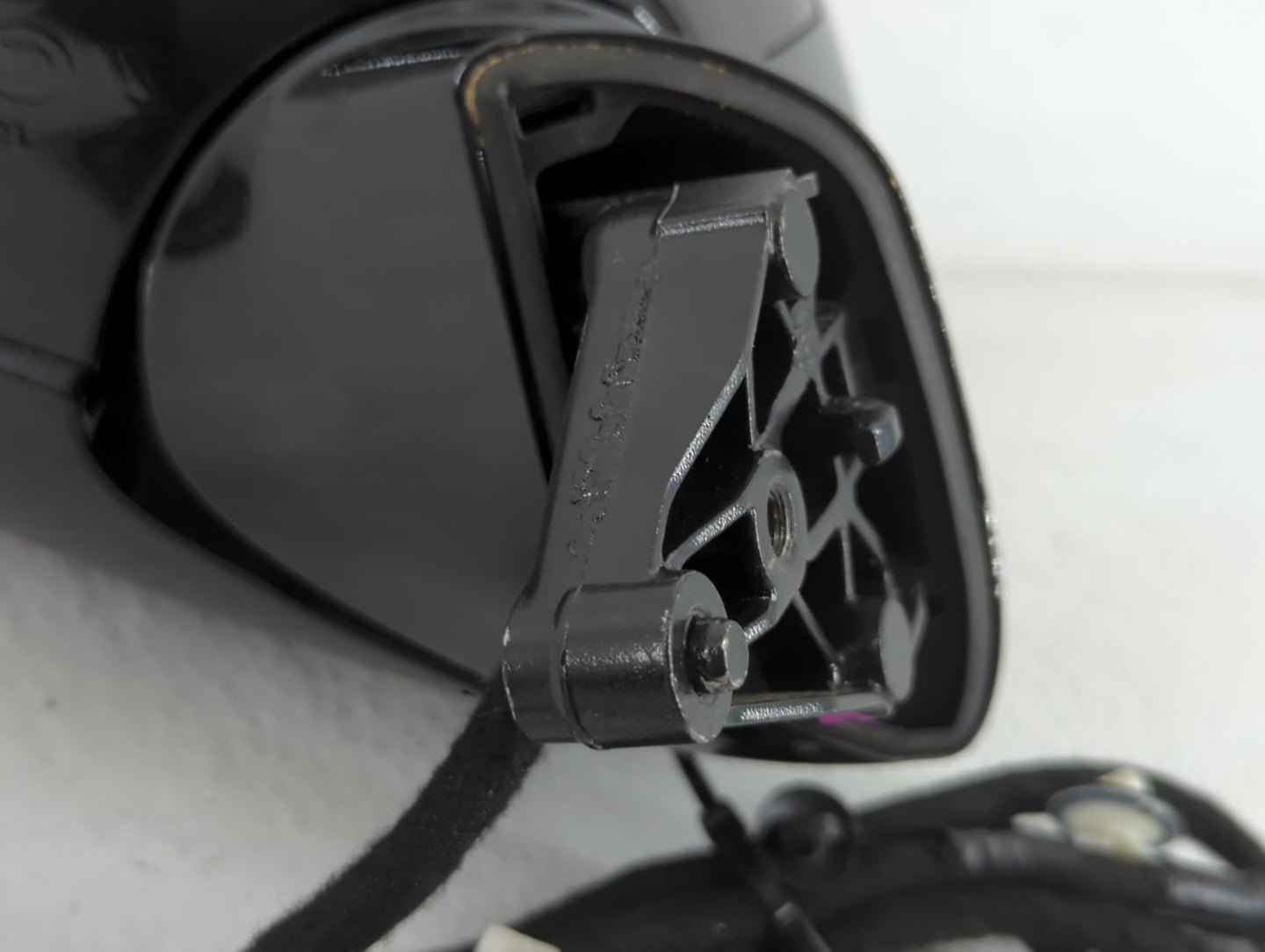 2011-2018 Audi A8 Side Mirror Replacement Driver Left View Door Mirror P/N:2833542 Fits OEM Used Auto Parts - Oemusedautoparts1.com