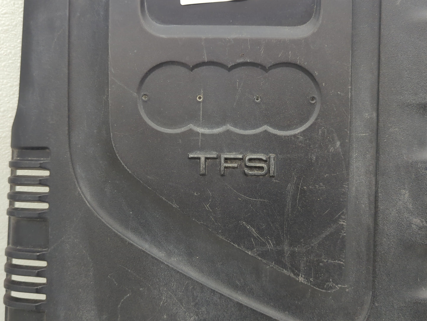 2009 Audi A4 Engine Cover - Oemusedautoparts1.com