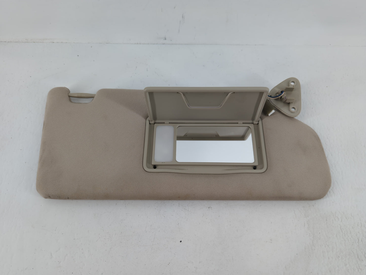 2017 Mitsubishi Outlander Sun Visor Shade Replacement Passenger Right Mirror Fits OEM Used Auto Parts - Oemusedautoparts1.com