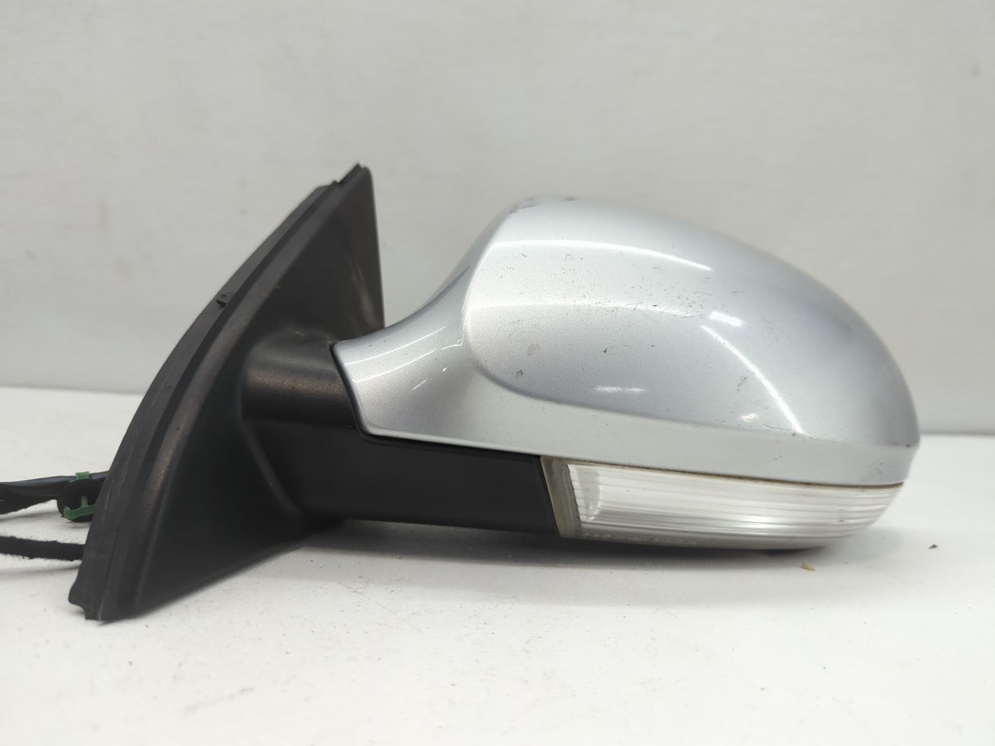 2006-2010 Volkswagen Passat Driver Left Side View Manual Door Mirror - Oemusedautoparts1.com