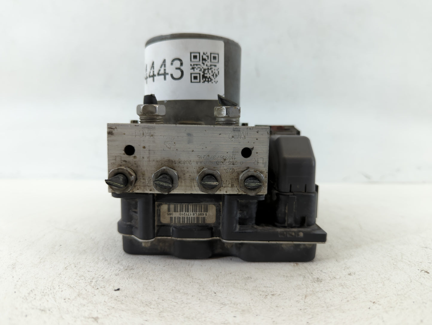 2009-2014 Gmc Yukon Xl 1500 ABS Pump Control Module Replacement P/N:20896306 0 265 230 107 AA Fits OEM Used Auto Parts - Oemusedautoparts1.com