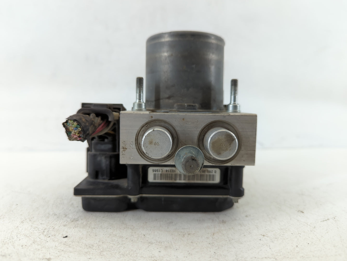 2009-2014 Gmc Yukon Xl 1500 ABS Pump Control Module Replacement P/N:20896306 0 265 230 107 AA Fits OEM Used Auto Parts - Oemusedautoparts1.com