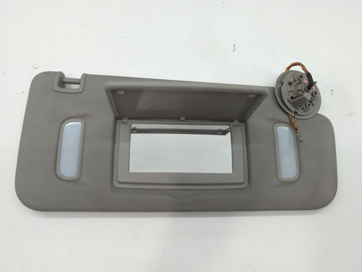 2017 Chevrolet Traverse Sun Visor Shade Replacement Passenger Right Mirror Fits OEM Used Auto Parts - Oemusedautoparts1.com