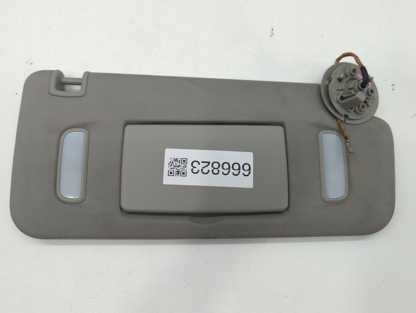 2017 Chevrolet Traverse Sun Visor Shade Replacement Passenger Right Mirror Fits OEM Used Auto Parts - Oemusedautoparts1.com