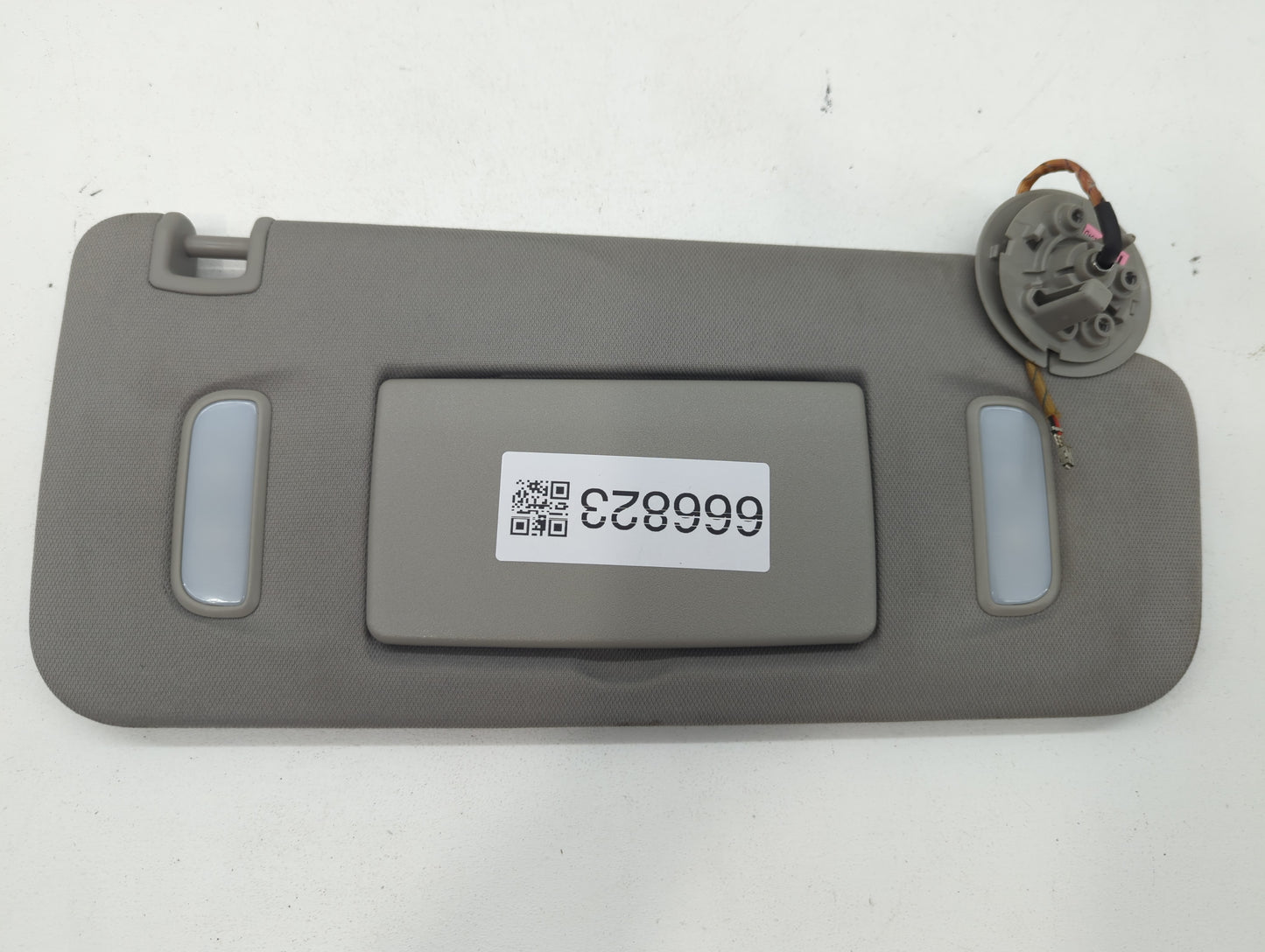 2017 Chevrolet Traverse Sun Visor Shade Replacement Passenger Right Mirror Fits OEM Used Auto Parts - Oemusedautoparts1.com