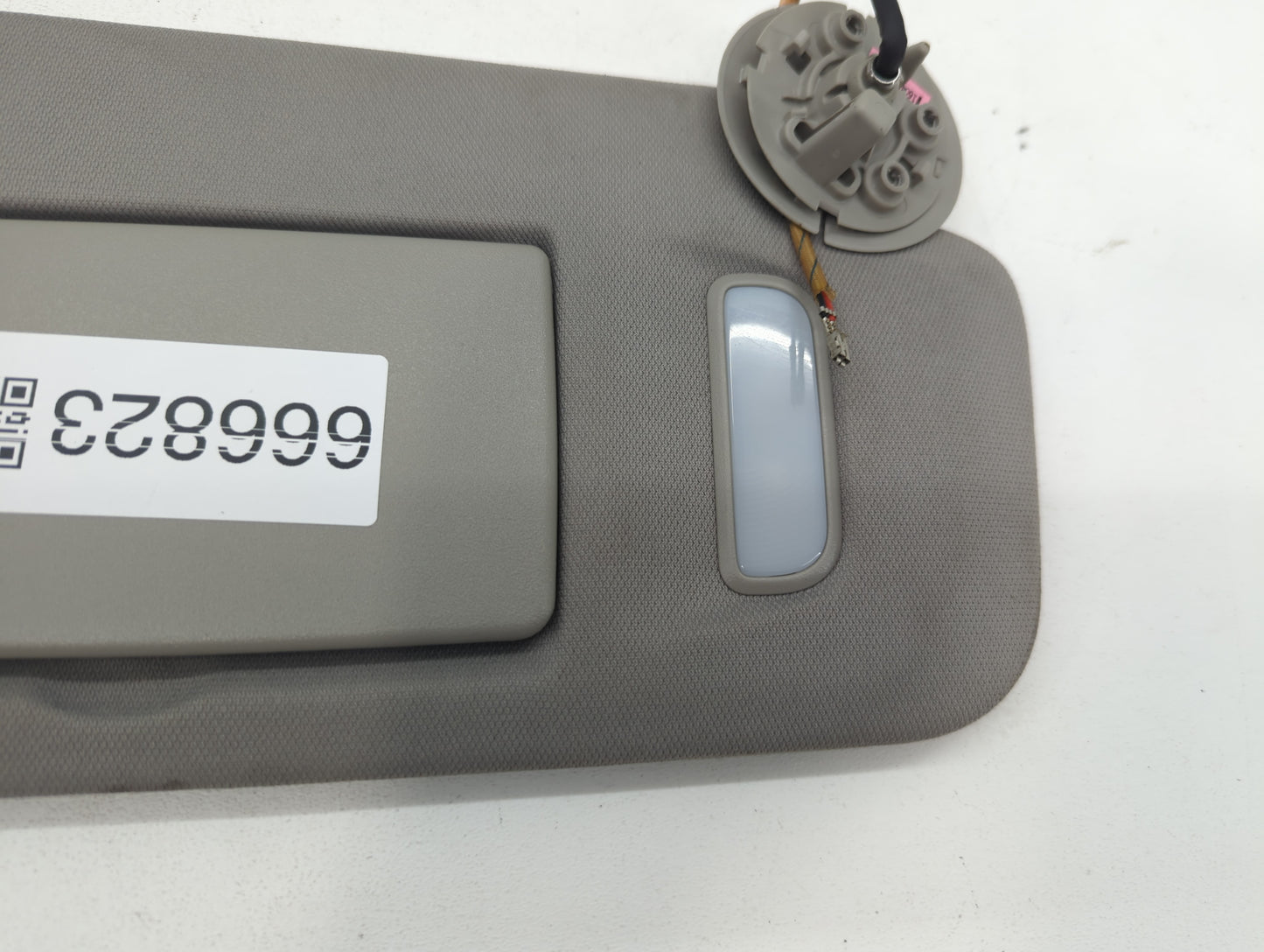 2017 Chevrolet Traverse Sun Visor Shade Replacement Passenger Right Mirror Fits OEM Used Auto Parts - Oemusedautoparts1.com