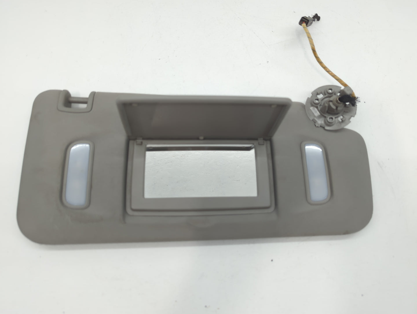 2009 Chevrolet Traverse Sun Visor Shade Replacement Passenger Right Mirror Fits OEM Used Auto Parts - Oemusedautoparts1.com