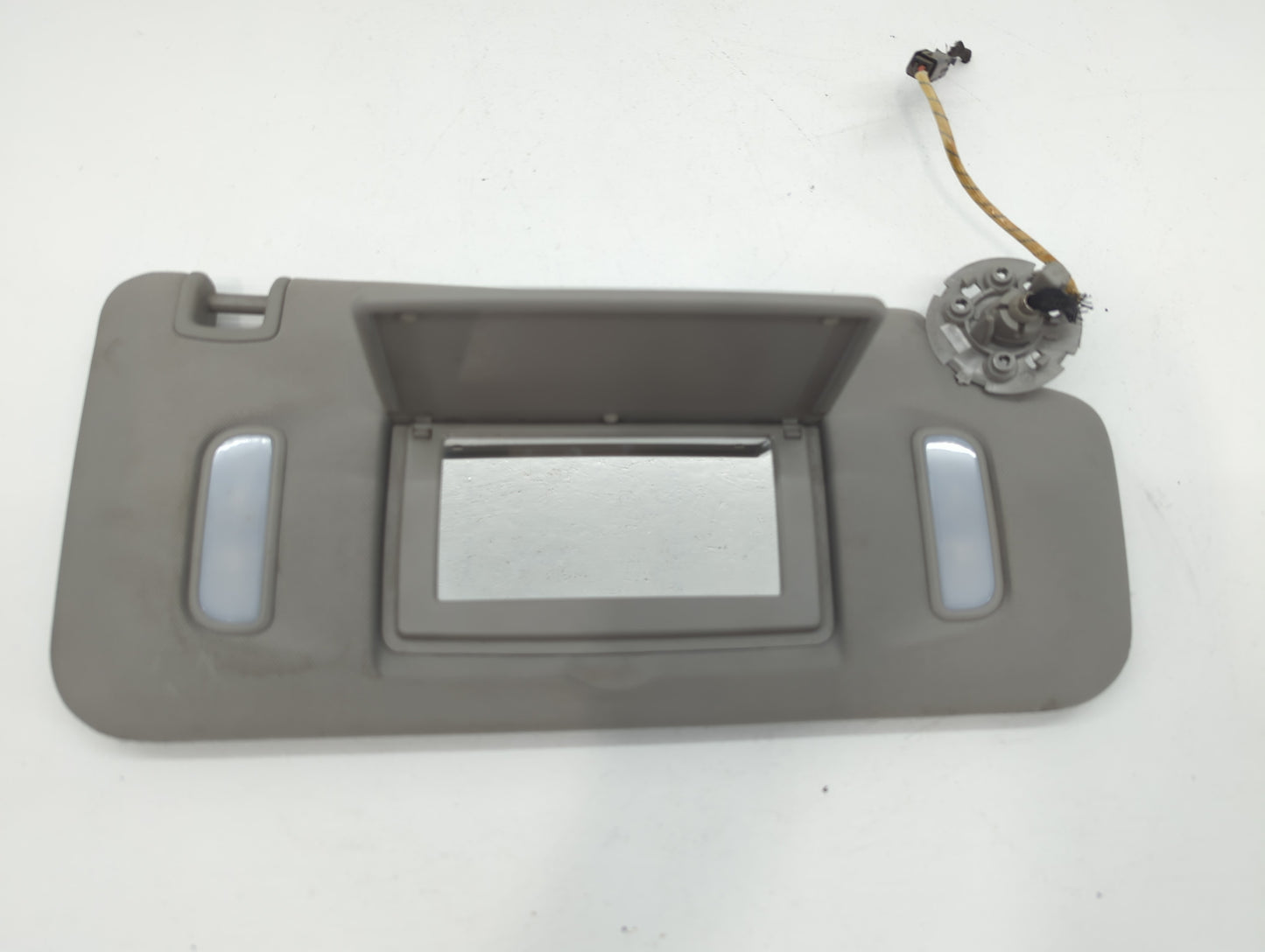 2009 Chevrolet Traverse Sun Visor Shade Replacement Passenger Right Mirror Fits OEM Used Auto Parts - Oemusedautoparts1.com