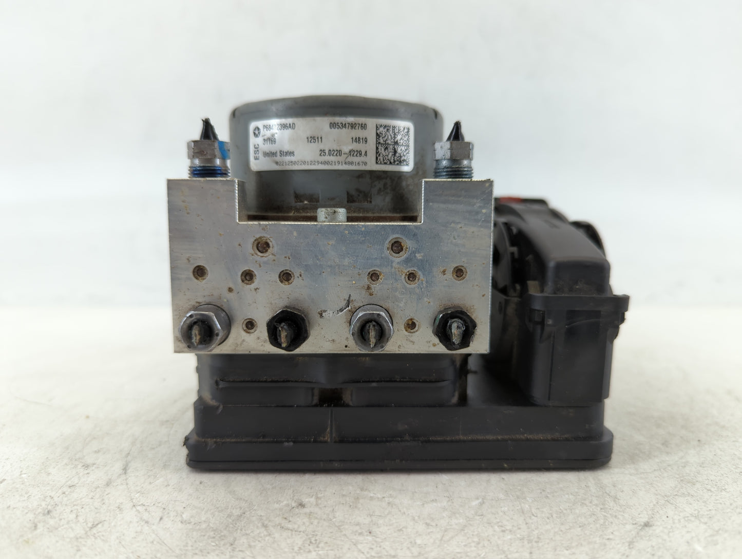 2019 Jeep Compass ABS Pump Control Module Replacement P/N:00534792760 P68402396AD Fits OEM Used Auto Parts - Oemusedautoparts1.com