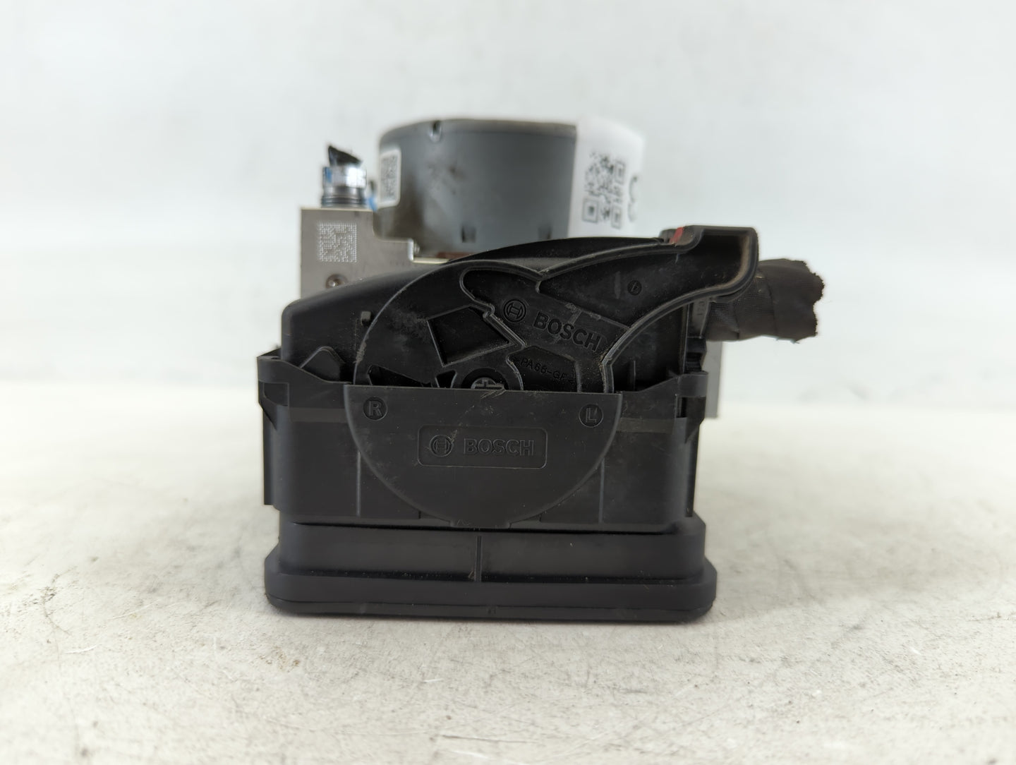 2019 Jeep Compass ABS Pump Control Module Replacement P/N:00534792760 P68402396AD Fits OEM Used Auto Parts - Oemusedautoparts1.com