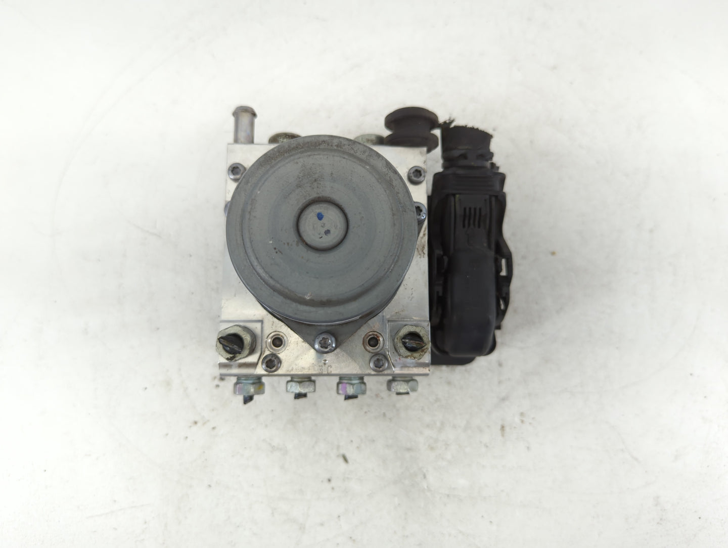 2014-2016 Chevrolet Impala ABS Pump Control Module Replacement P/N:23492832 Fits Fits 2014 2015 2016 OEM Used Auto Parts - Oemusedautoparts1.com
