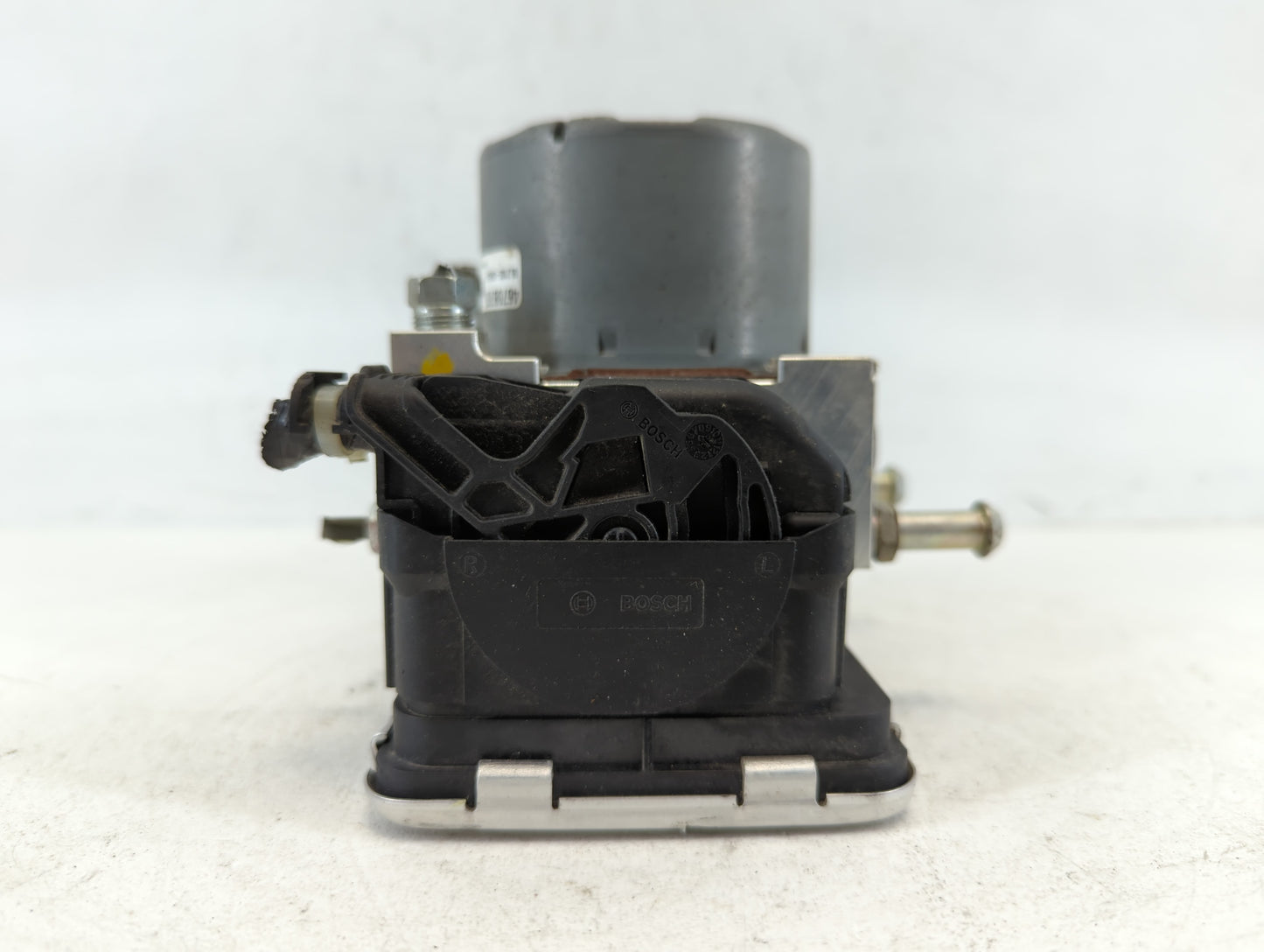 2018 Mitsubishi Outlander Sport ABS Pump Control Module Replacement P/N:4670B707 Fits OEM Used Auto Parts - Oemusedautoparts1.com