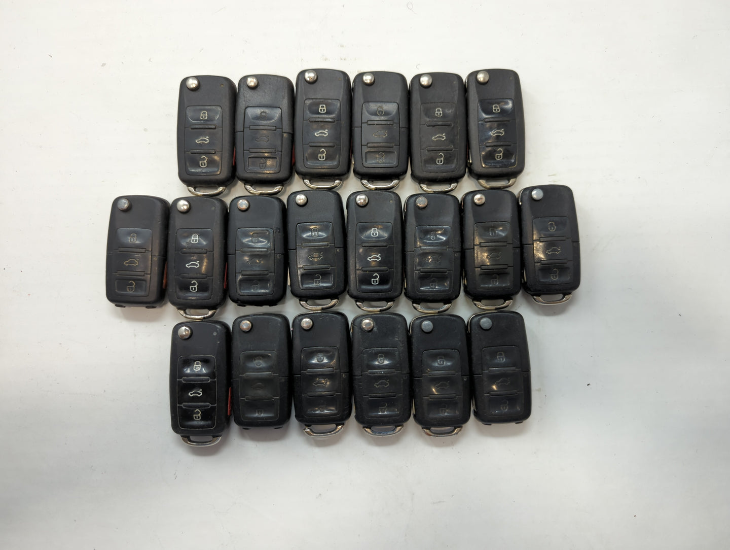 Lot of 20 Volkswagen Keyless Entry Remote Fob NBG010180T | NBG735868T - Oemusedautoparts1.com