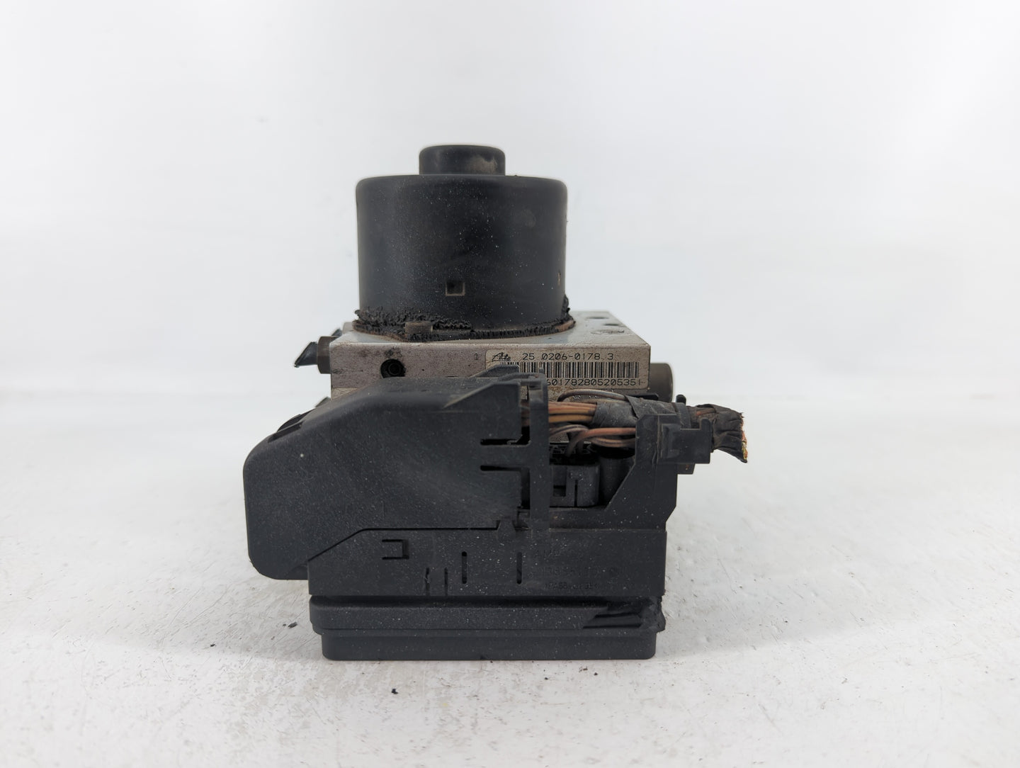 2006 Ford Expedition ABS Pump Control Module Replacement P/N:5L1T-2C219 Fits OEM Used Auto Parts - Oemusedautoparts1.com