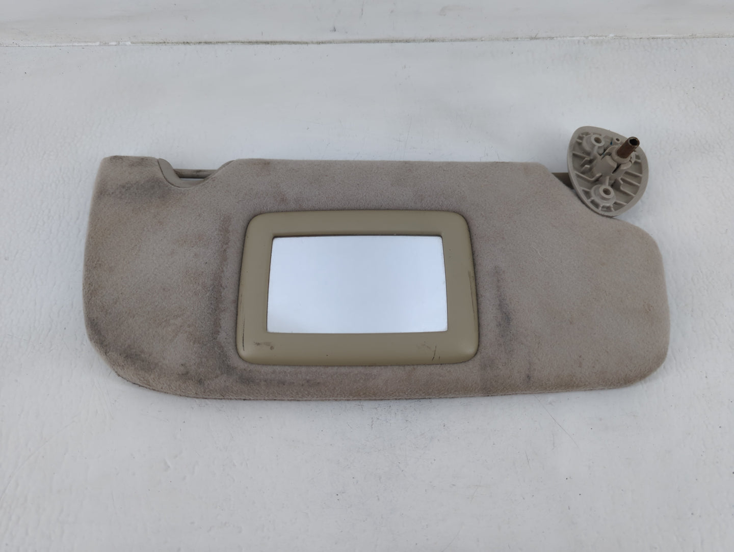 2005-2007 Chevrolet Trailblazer Sun Visor Shade Replacement Passenger Right Mirror Fits Fits 2005 2006 2007 OEM Used Auto Parts - Oemusedautoparts1.com