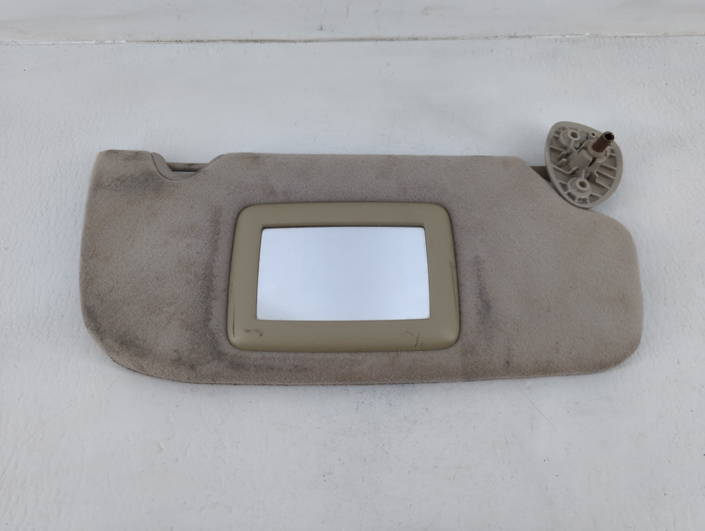 2005-2007 Chevrolet Trailblazer Sun Visor Shade Replacement Passenger Right Mirror Fits Fits 2005 2006 2007 OEM Used Auto Parts - Oemusedautoparts1.com