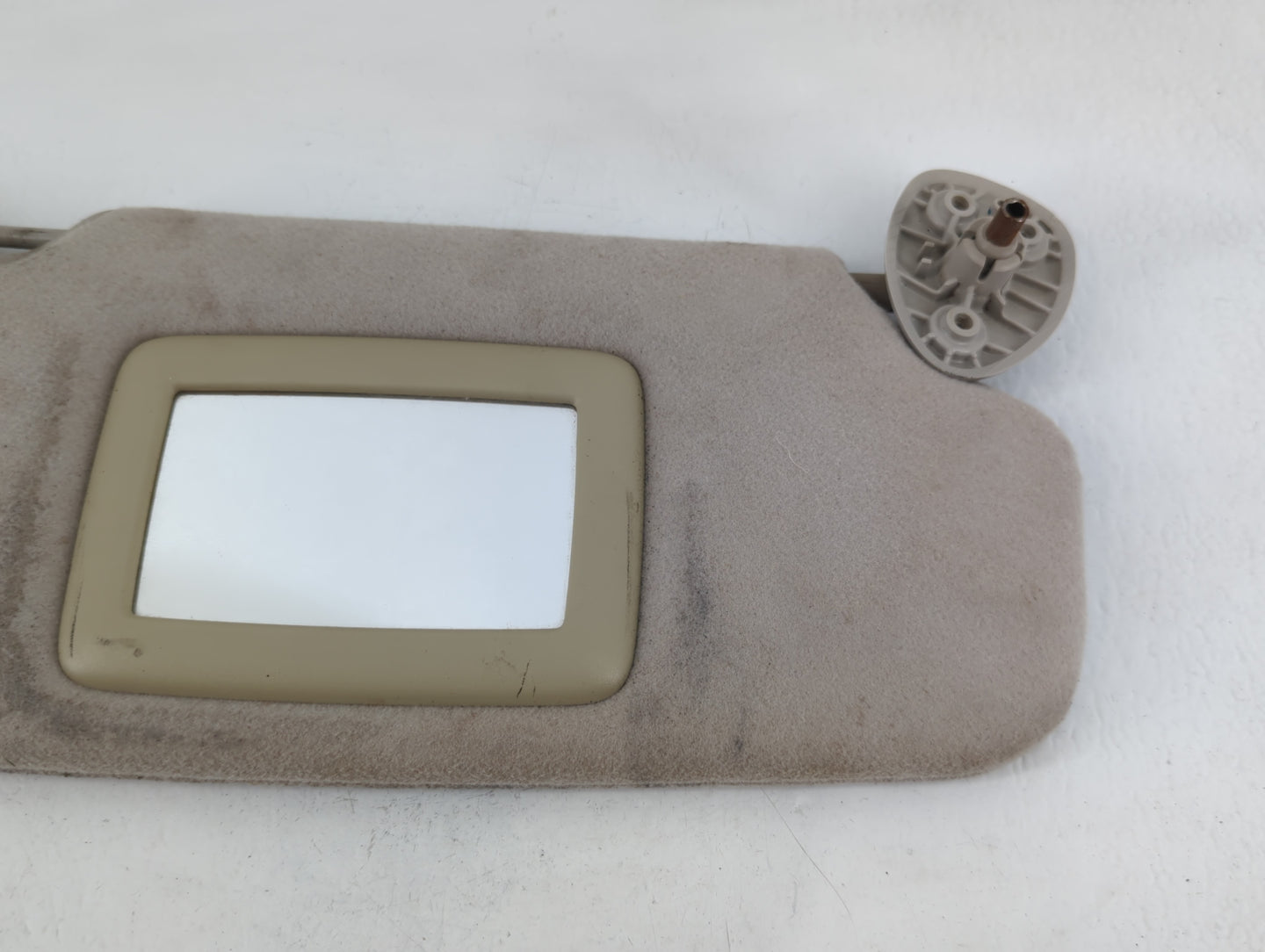 2005-2007 Chevrolet Trailblazer Sun Visor Shade Replacement Passenger Right Mirror Fits Fits 2005 2006 2007 OEM Used Auto Parts - Oemusedautoparts1.com