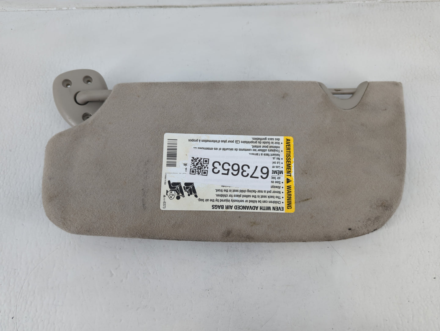 2005-2007 Chevrolet Trailblazer Sun Visor Shade Replacement Passenger Right Mirror Fits Fits 2005 2006 2007 OEM Used Auto Parts - Oemusedautoparts1.com