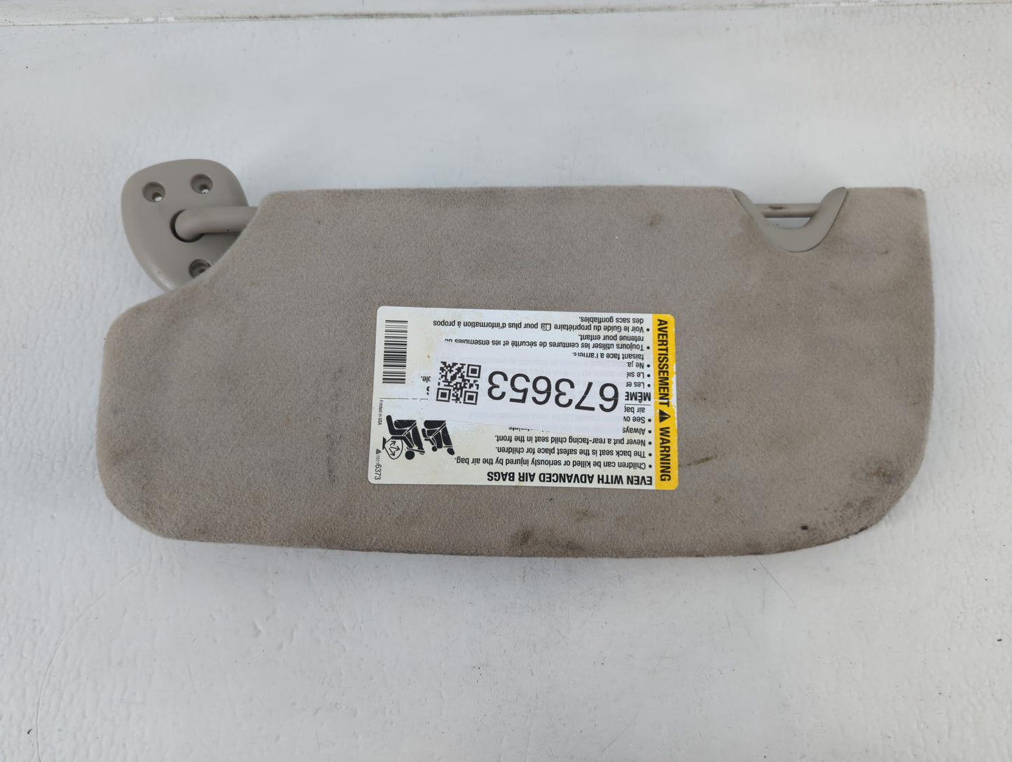 2005-2007 Chevrolet Trailblazer Sun Visor Shade Replacement Passenger Right Mirror Fits Fits 2005 2006 2007 OEM Used Auto Parts - Oemusedautoparts1.com