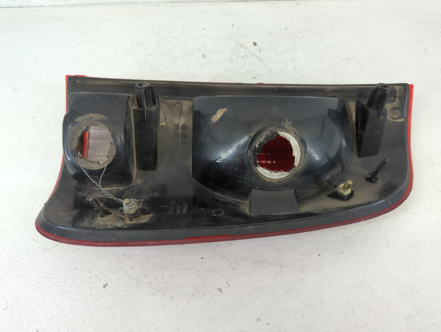 2001-2004 Ford F-150 Tail Light Assembly Driver Left OEM P/N:KS-FR263 Fits Fits 2001 2002 2003 2004 OEM Used Auto Parts - Oemusedautoparts1.com