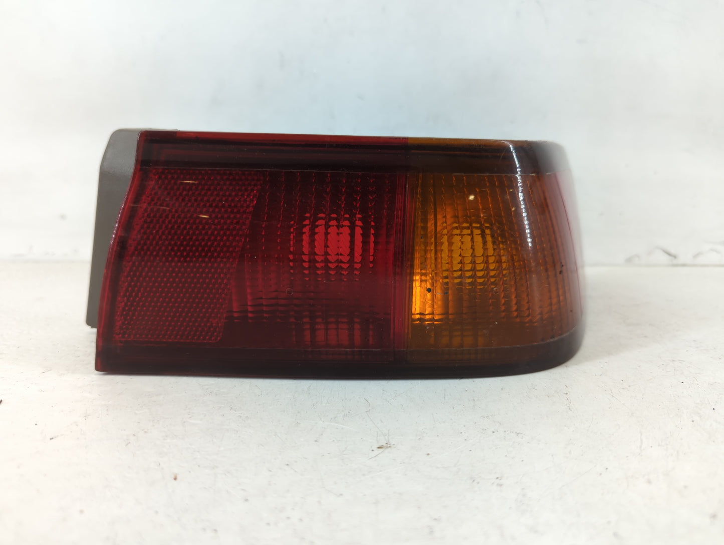 1997-1999 Toyota Camry Tail Light Assembly Passenger Right OEM P/N:81550-AA020 Fits Fits 1997 1998 1999 OEM Used Auto Parts - Oemusedautoparts1.com