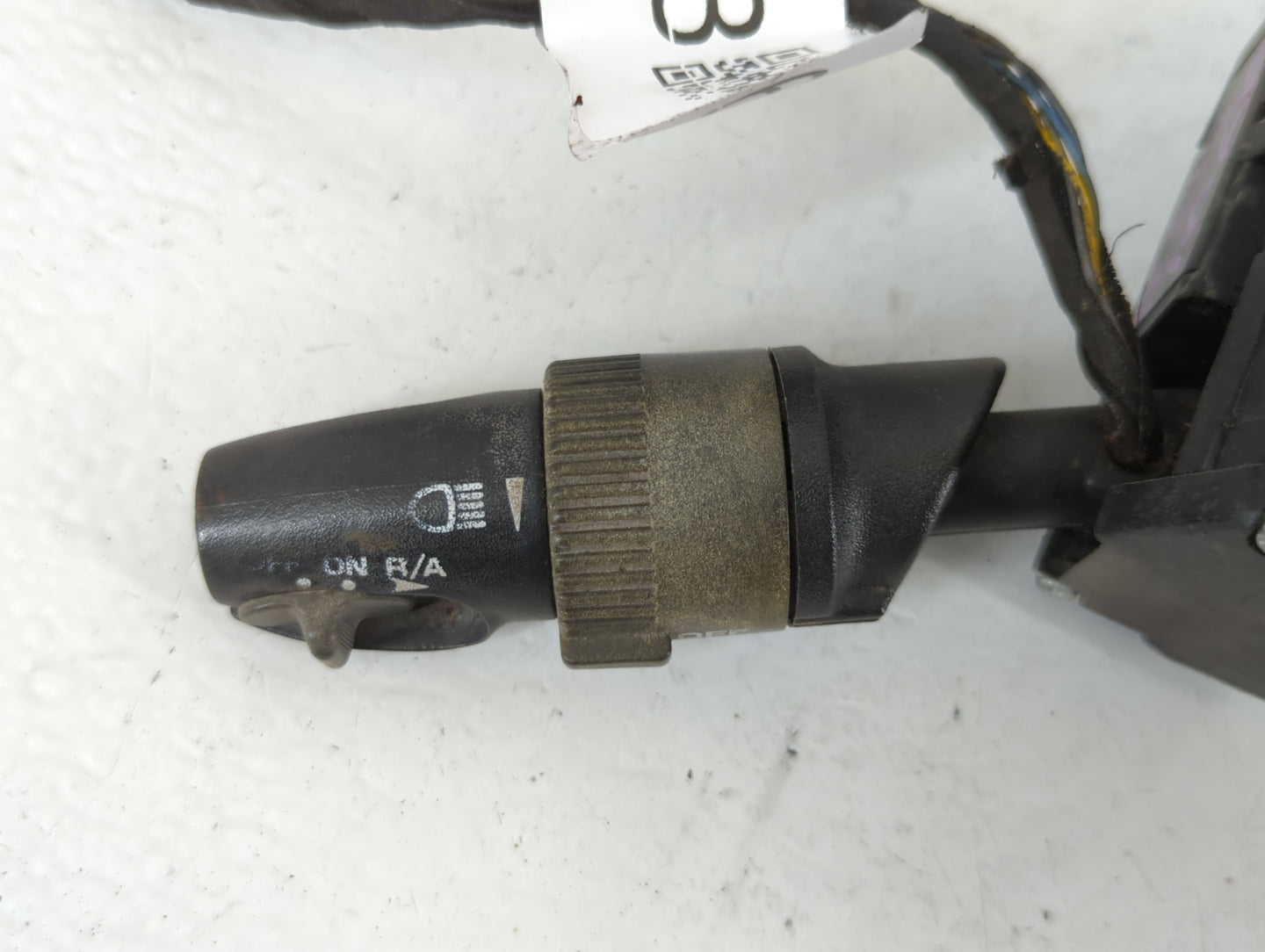 1994 Chevrolet Cavalier Floor Console Assembly Shifter - Oemusedautoparts1.com