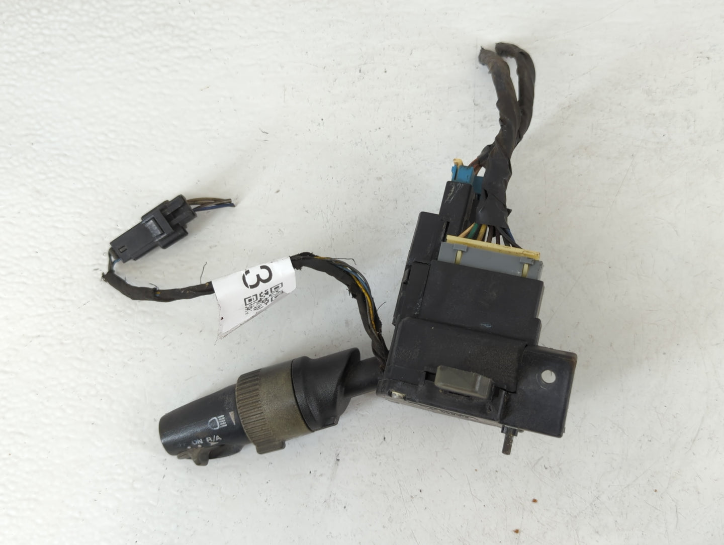 1994 Chevrolet Cavalier Floor Console Assembly Shifter - Oemusedautoparts1.com