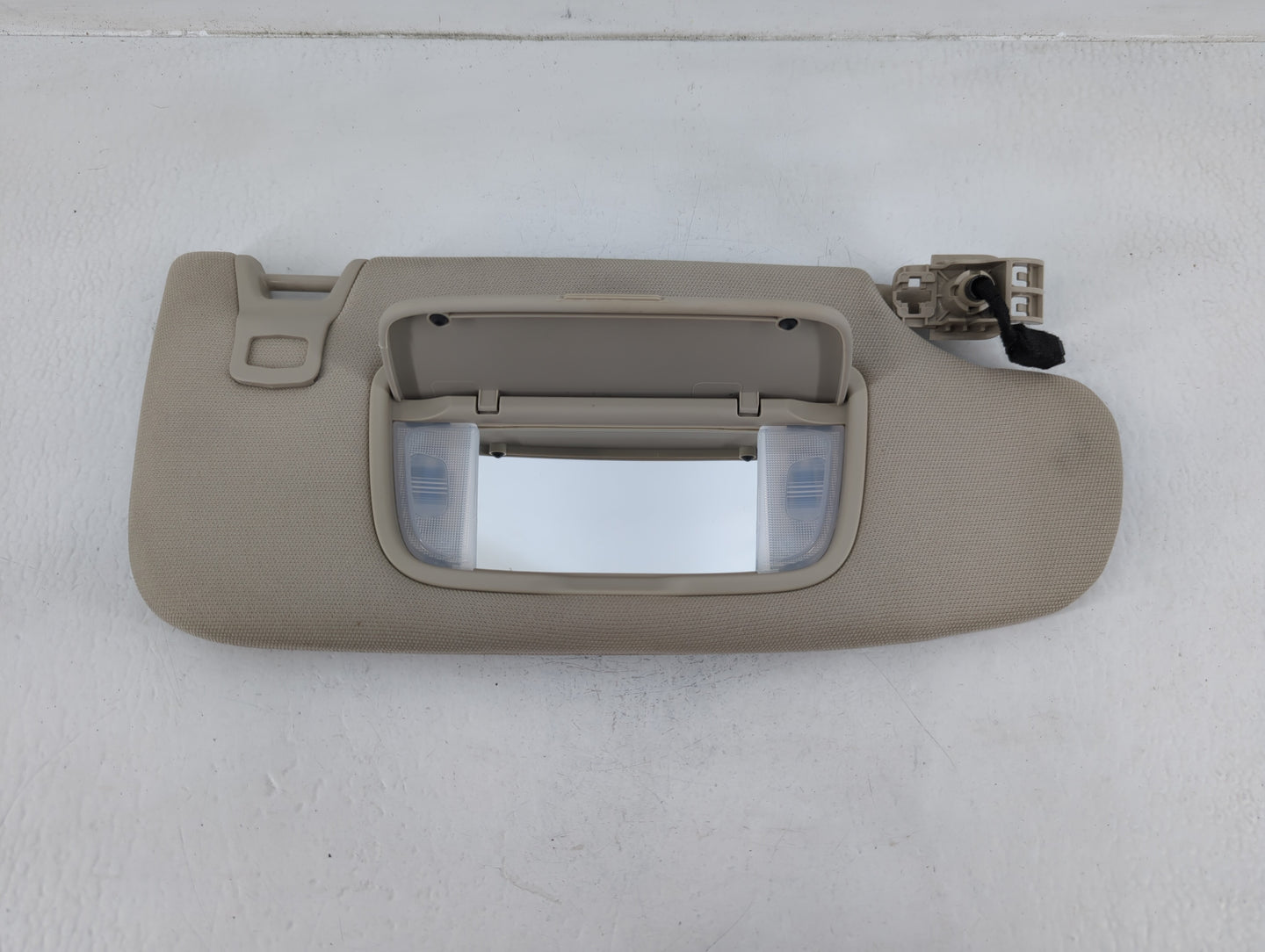 2017-2020 Ford Fusion Sun Visor Shade Replacement Passenger Right Mirror Fits Fits 2017 2018 2019 2020 OEM Used Auto Parts - Oemusedautoparts1.com