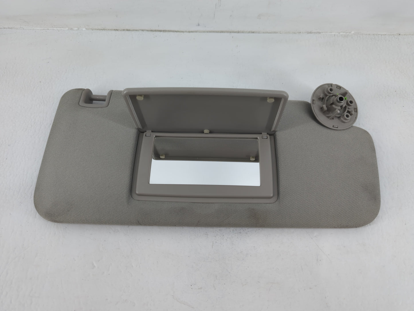 2015-2016 Chevrolet Trax Sun Visor Shade Replacement Passenger Right Mirror Fits Fits 2015 2016 OEM Used Auto Parts - Oemusedautoparts1.com
