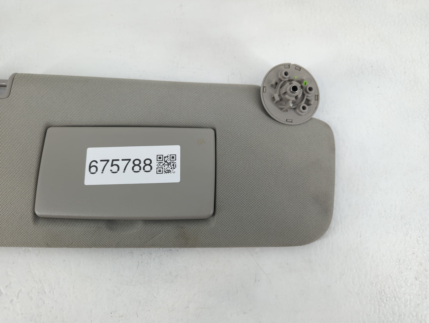 2015-2016 Chevrolet Trax Sun Visor Shade Replacement Passenger Right Mirror Fits Fits 2015 2016 OEM Used Auto Parts - Oemusedautoparts1.com