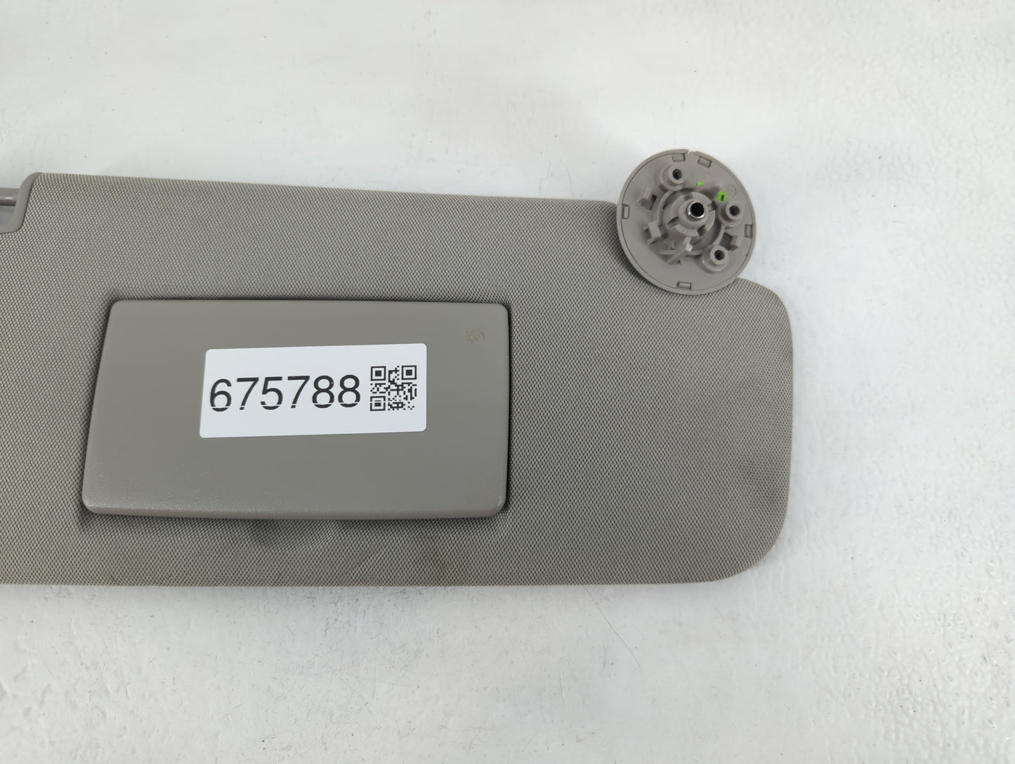 2015-2016 Chevrolet Trax Sun Visor Shade Replacement Passenger Right Mirror Fits Fits 2015 2016 OEM Used Auto Parts - Oemusedautoparts1.com