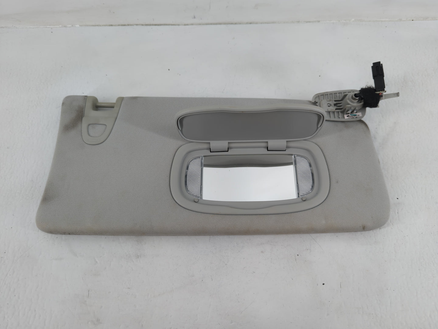 2019 Jeep Compass Sun Visor Shade Replacement Passenger Right Mirror Fits OEM Used Auto Parts - Oemusedautoparts1.com