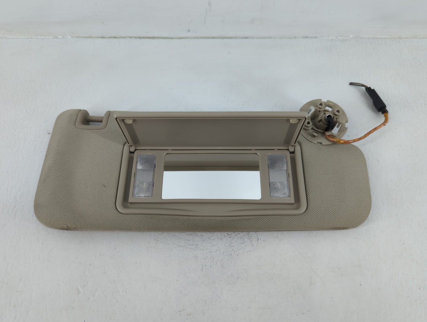 2013-2017 Cadillac Xts Sun Visor Shade Replacement Passenger Right Mirror Fits Fits 2013 2014 2015 2016 2017 OEM Used Auto Parts - Oemusedautoparts1.com