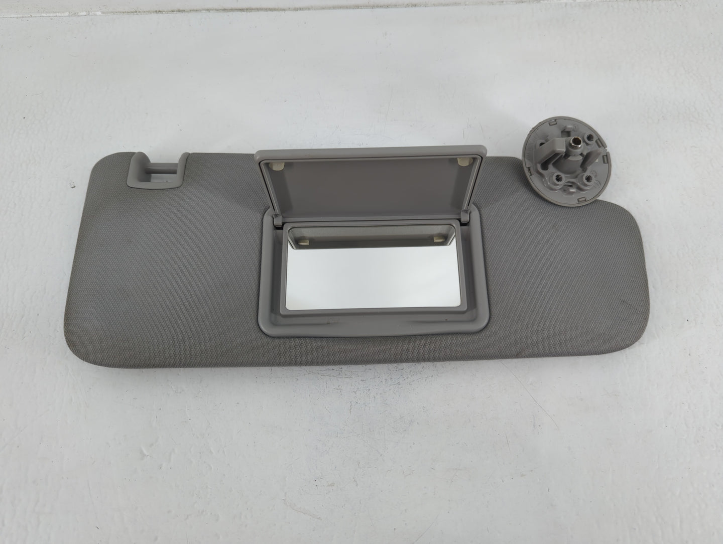 2016-2021 Chevrolet Malibu Sun Visor Shade Replacement Driver Left Mirror Fits Fits 2016 2017 2018 2019 2020 2021 OEM Used Auto Parts - Oemusedautoparts1.com
