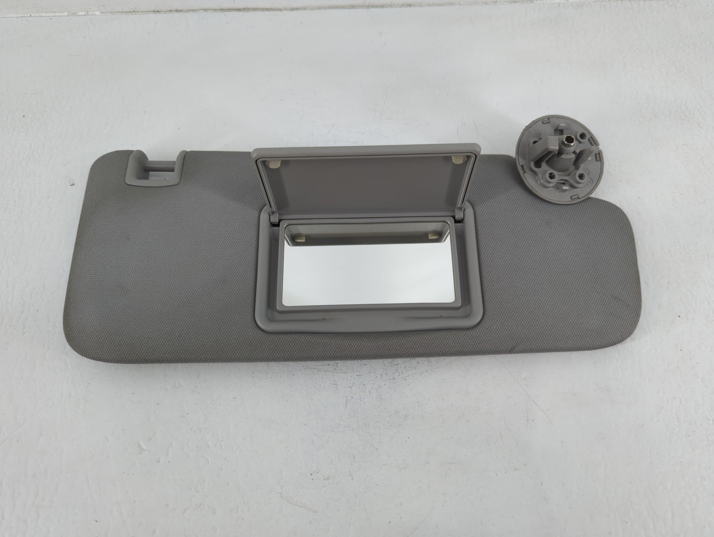 2016-2021 Chevrolet Malibu Sun Visor Shade Replacement Driver Left Mirror Fits Fits 2016 2017 2018 2019 2020 2021 OEM Used Auto Parts - Oemusedautoparts1.com