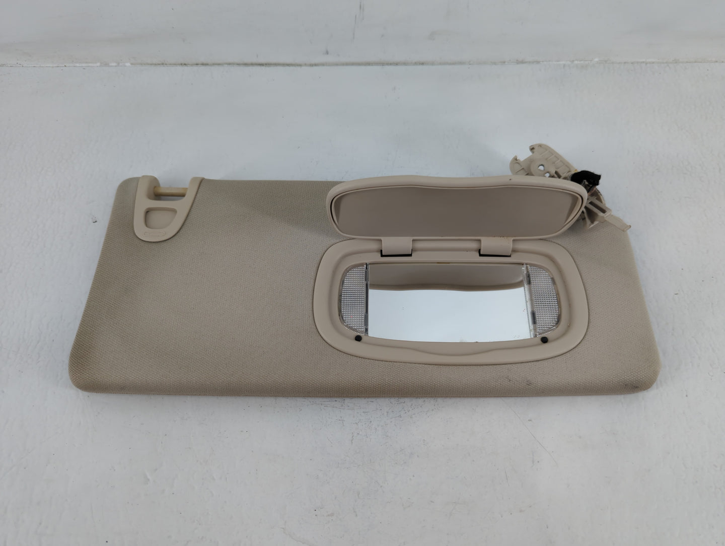 2016-2017 Chrysler 200 Sun Visor Shade Replacement Passenger Right Mirror Fits Fits 2016 2017 OEM Used Auto Parts - Oemusedautoparts1.com