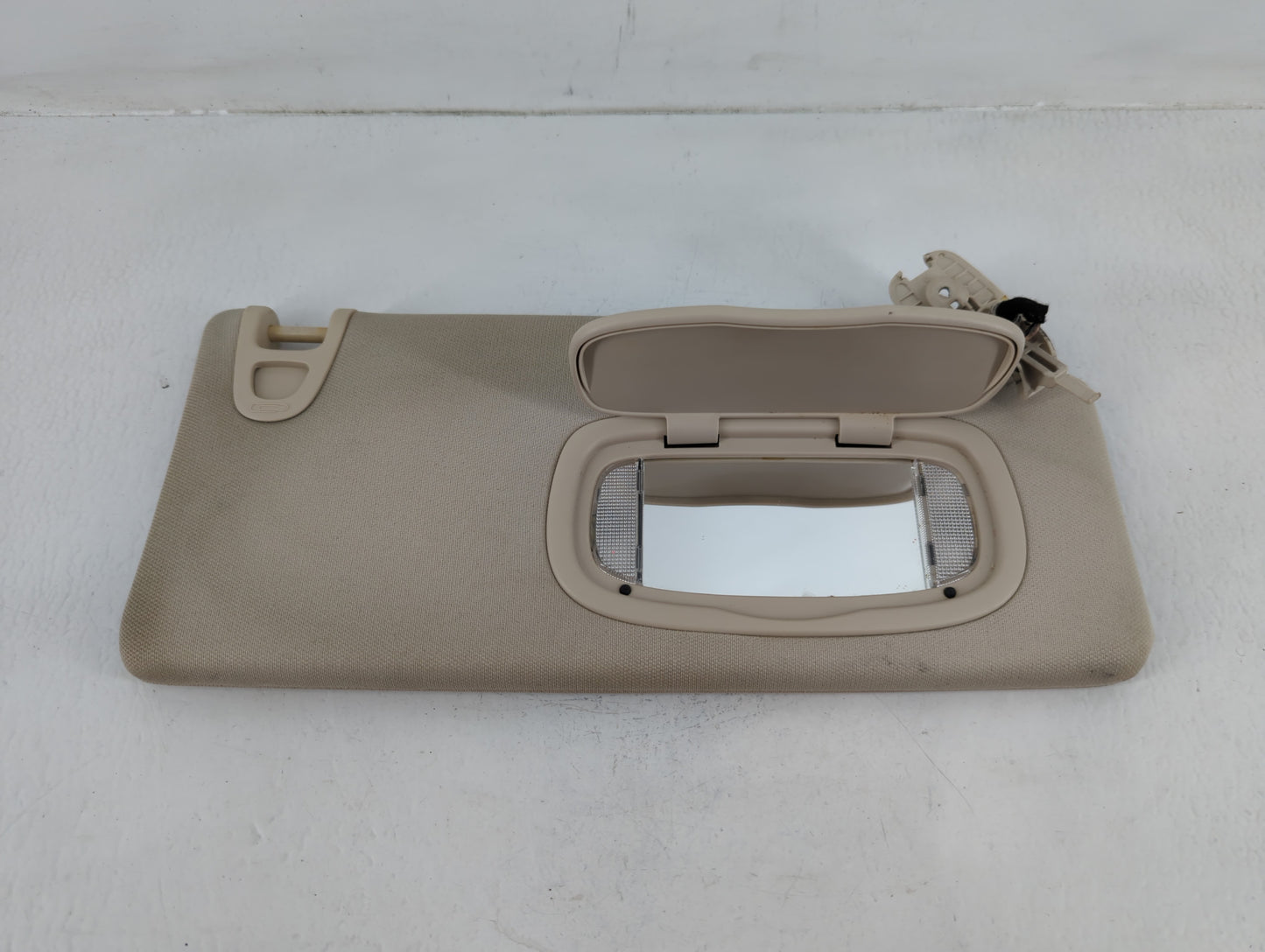 2016-2017 Chrysler 200 Sun Visor Shade Replacement Passenger Right Mirror Fits Fits 2016 2017 OEM Used Auto Parts - Oemusedautoparts1.com